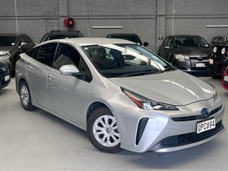 2020 Toyota Prius - Thumbnail