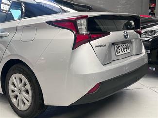2020 Toyota Prius - Thumbnail