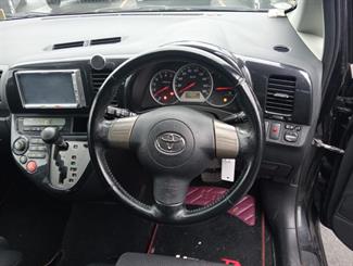 2004 Toyota Wish - Thumbnail