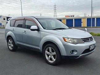 2005 Mitsubishi Outlander - Thumbnail