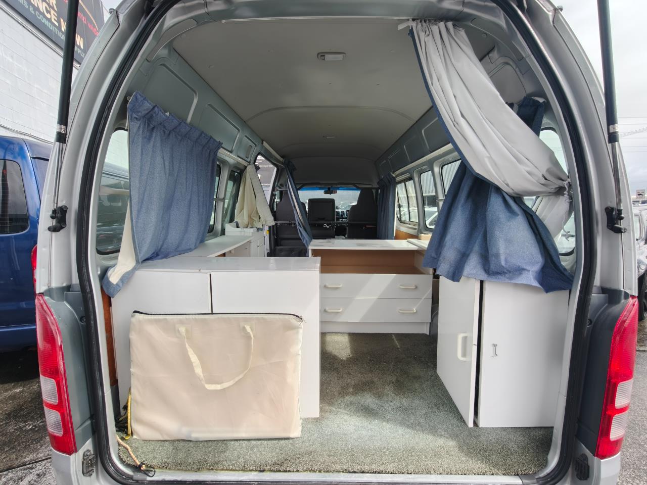 2006 Toyota Hiace