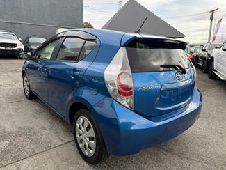 2013 Toyota Aqua - Thumbnail