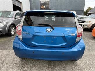 2013 Toyota Aqua - Thumbnail