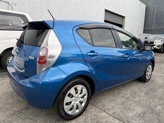 2013 Toyota Aqua - Thumbnail