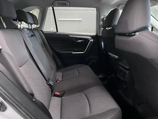 2019 Toyota RAV4 - Thumbnail