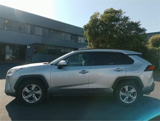 2019 Toyota RAV4 - Thumbnail