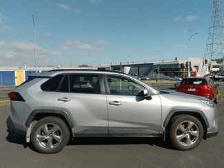 2019 Toyota RAV4 - Thumbnail