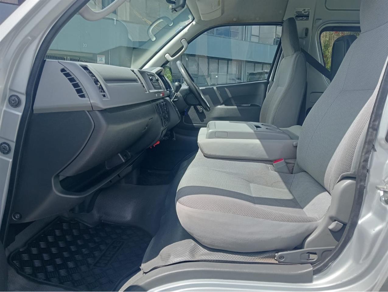 2006 Toyota Hiace