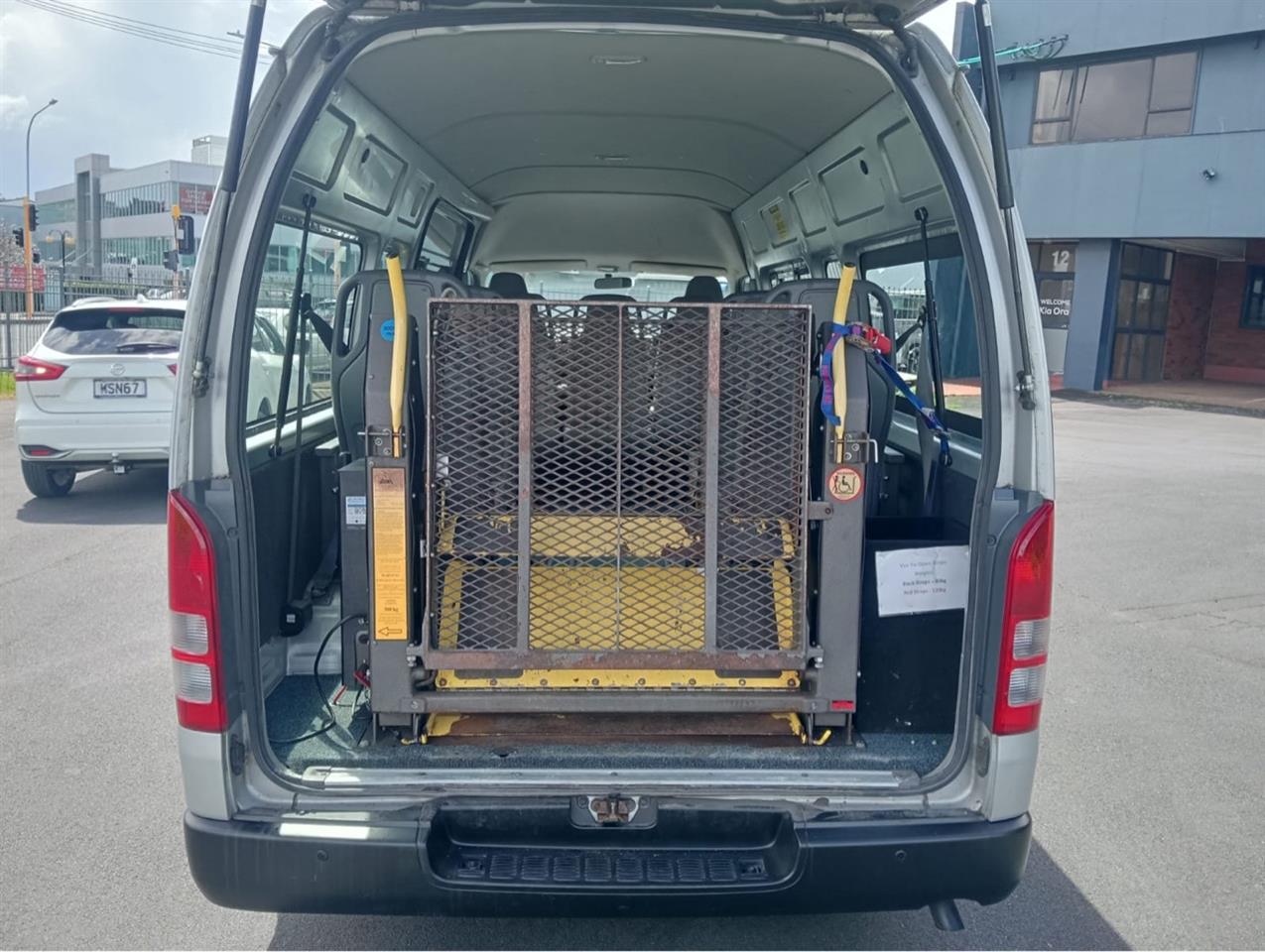 2006 Toyota Hiace