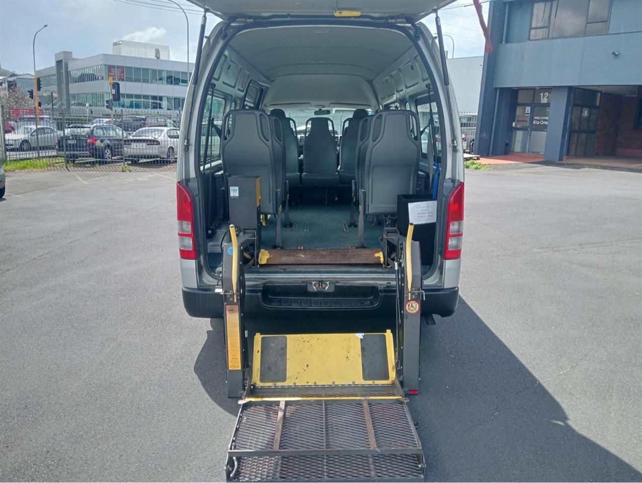2006 Toyota Hiace