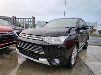 2015 Mitsubishi Outlander - Thumbnail