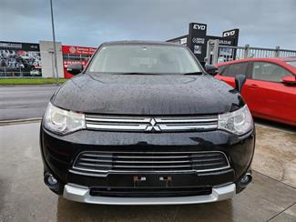 2015 Mitsubishi Outlander - Thumbnail