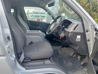 2009 Toyota Hiace - Thumbnail