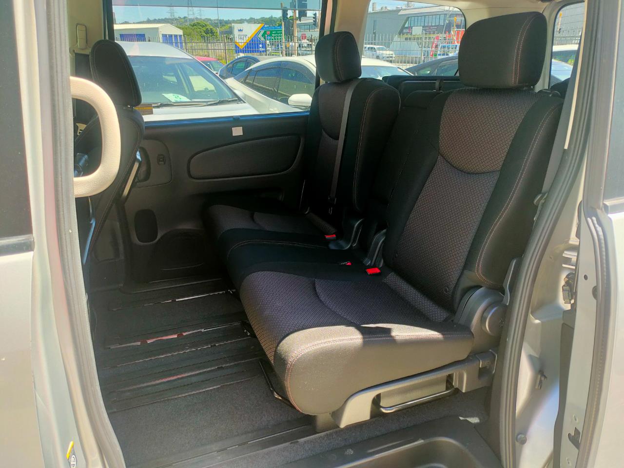 2013 Nissan Serena