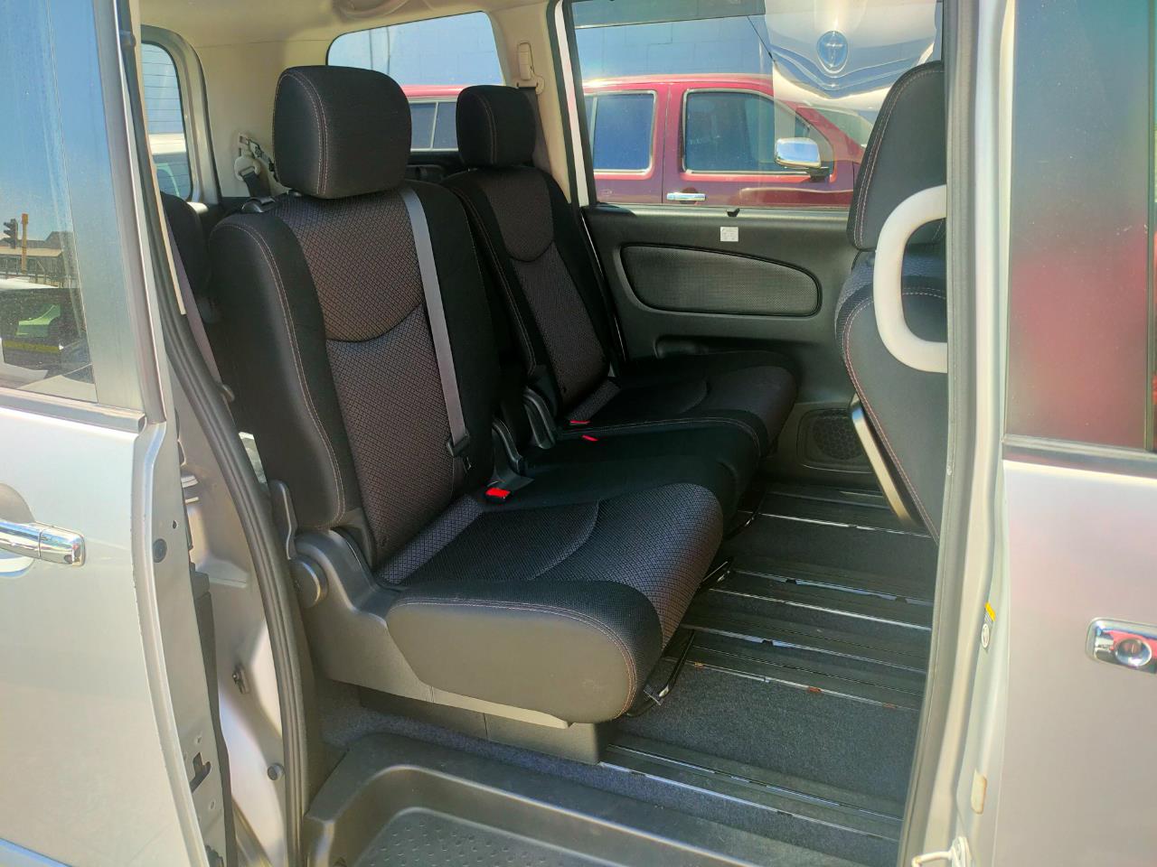 2013 Nissan Serena