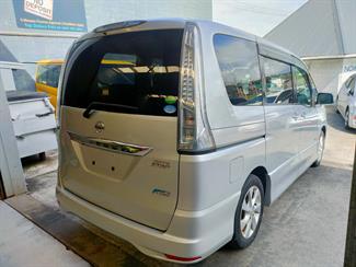 2013 Nissan Serena - Thumbnail