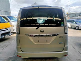 2013 Nissan Serena - Thumbnail