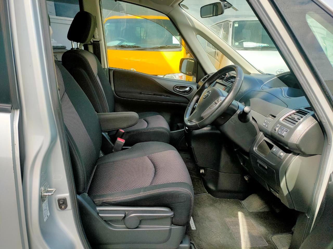 2013 Nissan Serena