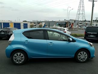 2013 Toyota Aqua - Thumbnail