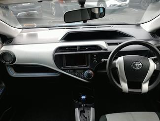 2013 Toyota Aqua - Thumbnail