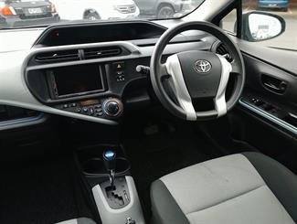 2013 Toyota Aqua - Thumbnail