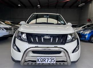 2017 Mahindra XUV500 - Thumbnail