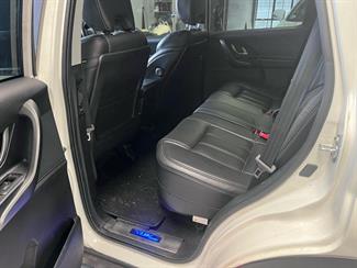 2017 Mahindra XUV500 - Thumbnail