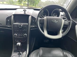 2017 Mahindra XUV500 - Thumbnail