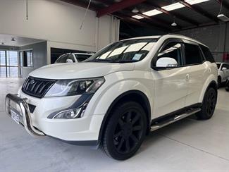 2017 Mahindra XUV500 - Thumbnail