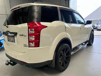 2017 Mahindra XUV500 - Thumbnail