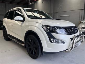 2017 Mahindra XUV500 - Thumbnail