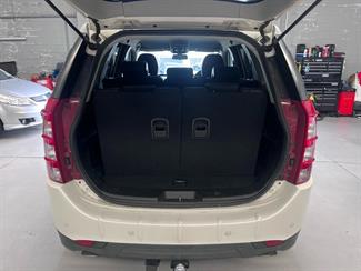 2017 Mahindra XUV500 - Thumbnail
