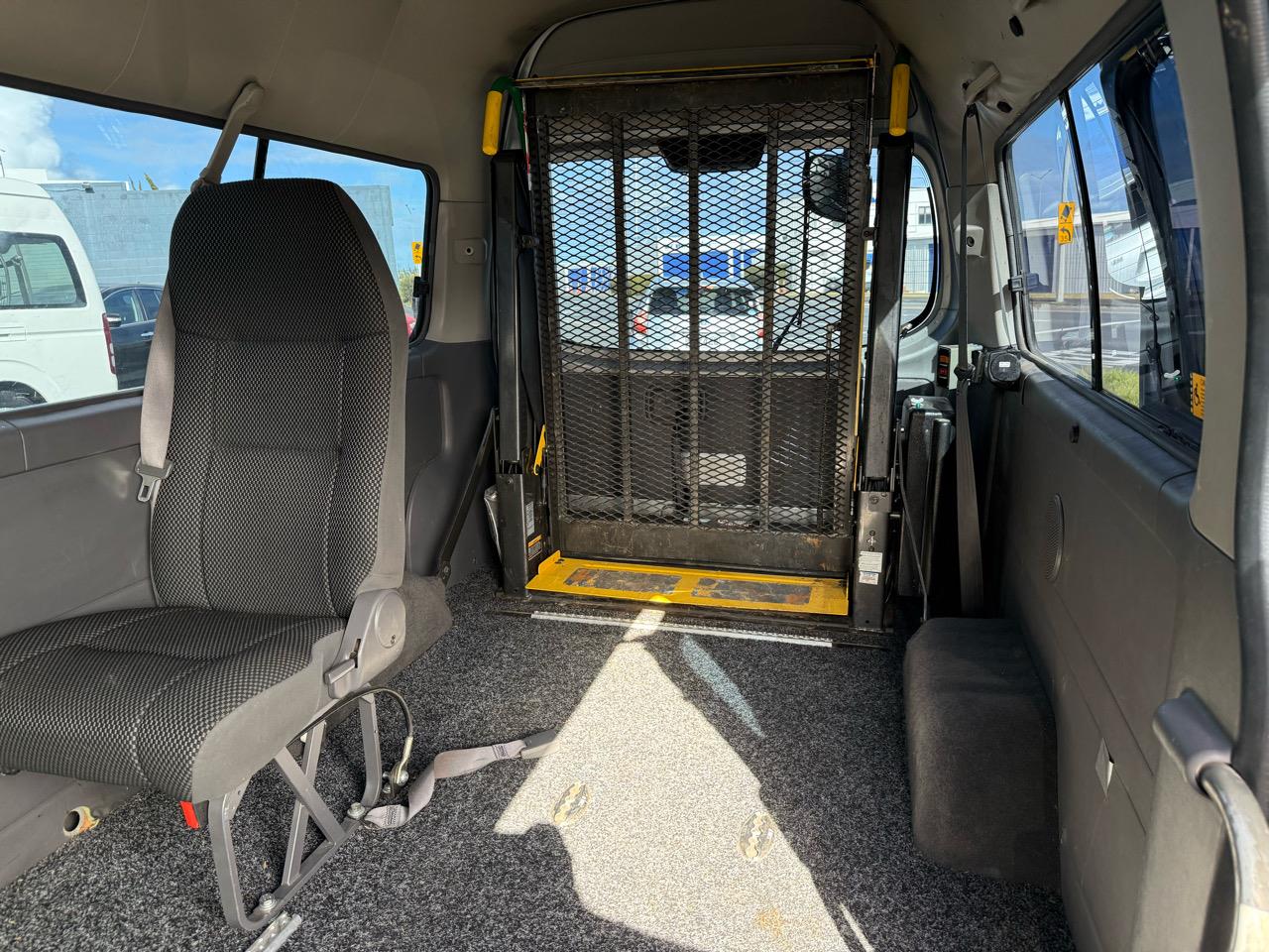 2006 Nissan Caravan