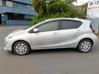 2015 Toyota Aqua - Thumbnail
