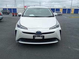 2019 Toyota Prius - Thumbnail