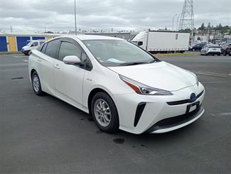 2019 Toyota Prius - Thumbnail
