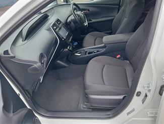 2019 Toyota Prius - Thumbnail