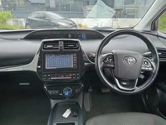 2019 Toyota Prius - Thumbnail