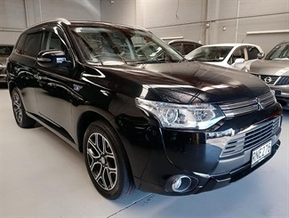 2015 Mitsubishi Outlander - Thumbnail