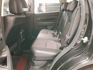 2015 Mitsubishi Outlander - Thumbnail