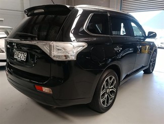 2015 Mitsubishi Outlander - Thumbnail