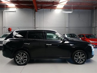 2015 Mitsubishi Outlander - Thumbnail