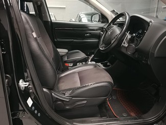 2015 Mitsubishi Outlander - Thumbnail