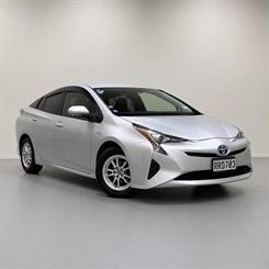 2017 Toyota Prius - Thumbnail
