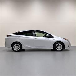 2017 Toyota Prius - Thumbnail