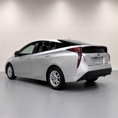 2017 Toyota Prius - Thumbnail