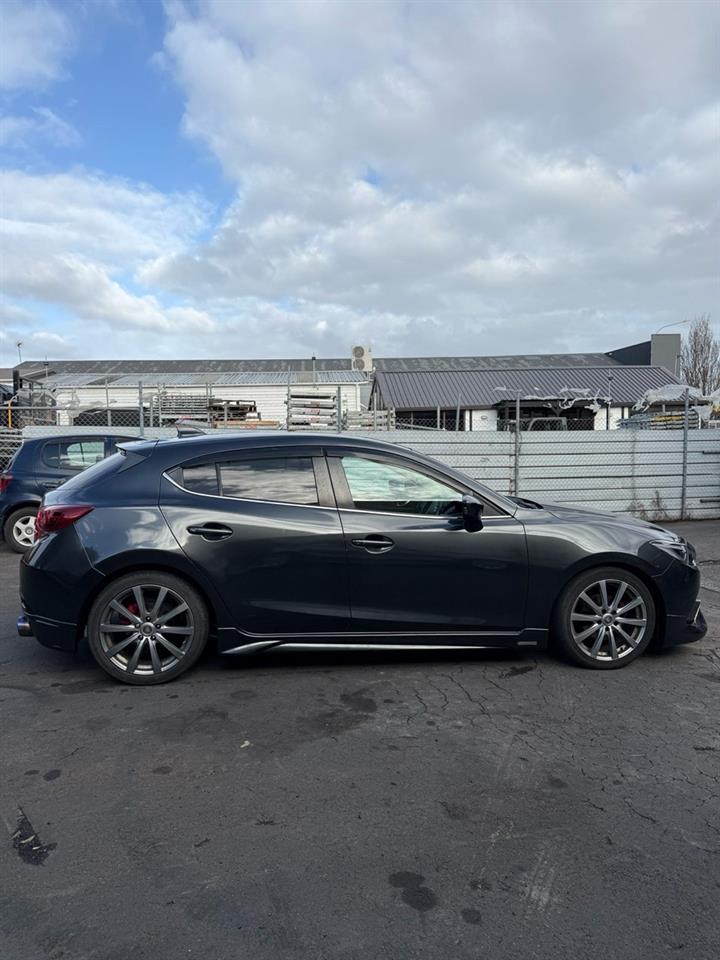 2014 Mazda Axela