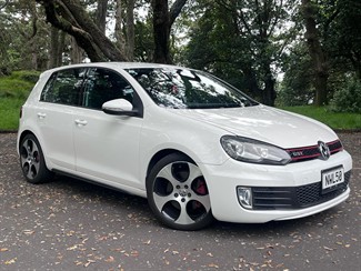 2010 Volkswagen Golf - Thumbnail