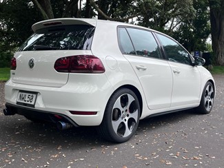 2010 Volkswagen Golf - Thumbnail