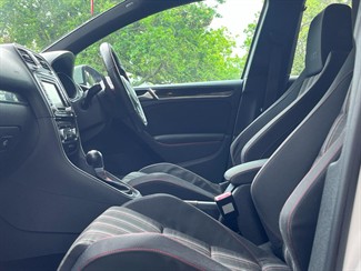 2010 Volkswagen Golf - Thumbnail